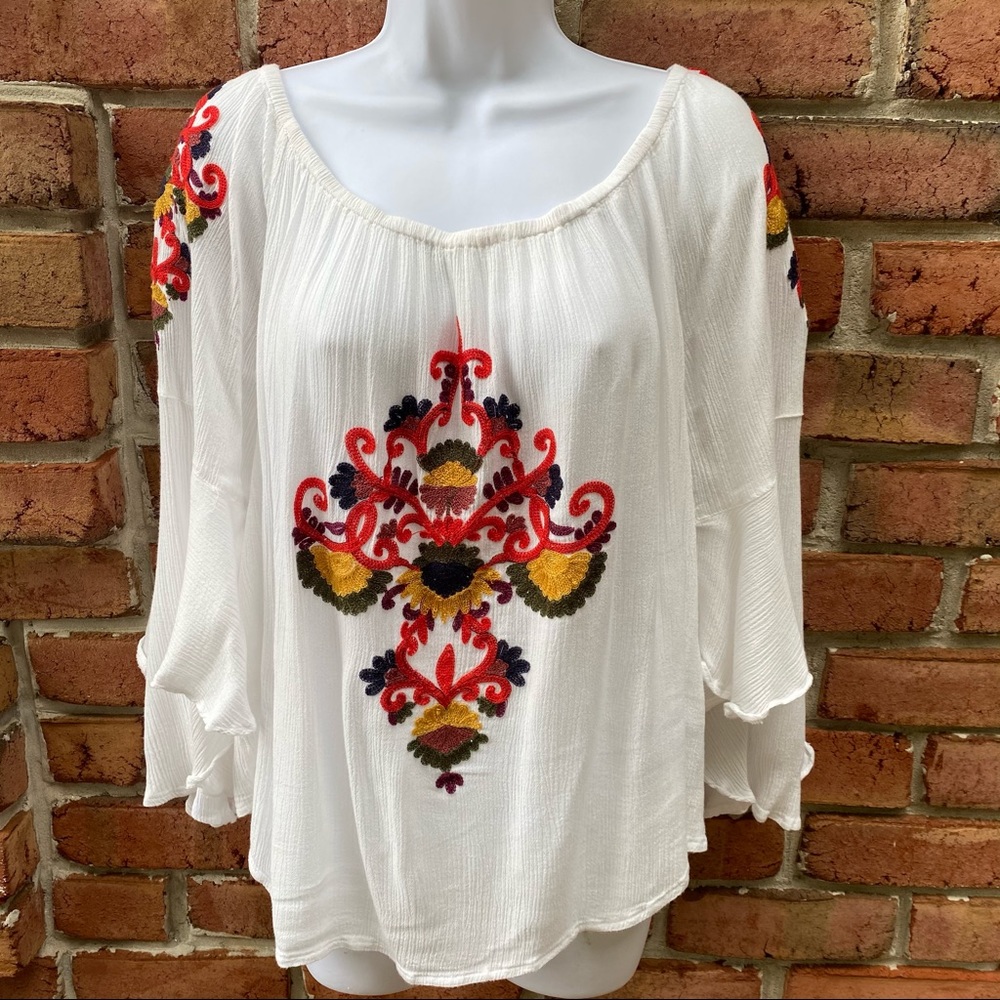 Solitaire Embroidered Boho Floral Top XL
